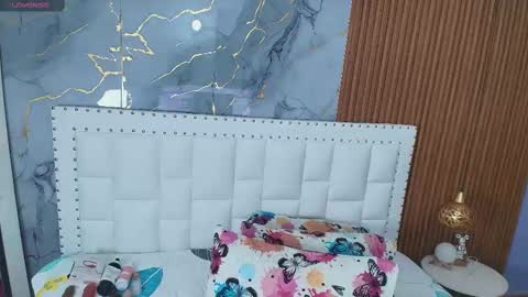 Snapshot of irresistiblemilf chatting on February 2025 12:25:02 PM Sandy online show from February 2025 12:25:02 PM