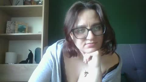 Snapshot of irresistibleparis chatting on April 2026 05:43:02 AM Paris online show from April 2026 05:43:02 AM