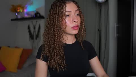 isa_____ online show from October 2025 03:20:02 AM