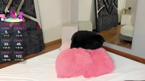 oIssaJonneso online show from September 2025 12:27:02 PM