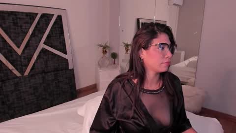 oIssaJonneso online show from February 2026 12:48:02 PM