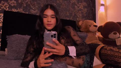 Snapshot of isa_little_star chatting on December 2024 05:31:01 AM Isa online show from December 2024 05:31:01 AM