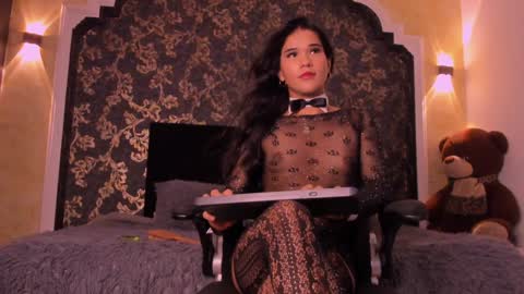 Snapshot of isa_little_star chatting on December 2024 08:35:01 AM Isa online show from December 2024 08:35:01 AM