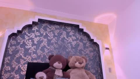 Snapshot of isa_little_star chatting on December 2024 06:50:02 PM Isa online show from December 2024 06:50:02 PM