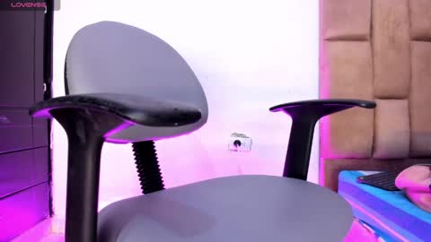 isa_lovestory online show from April 2026 10:32:02 PM