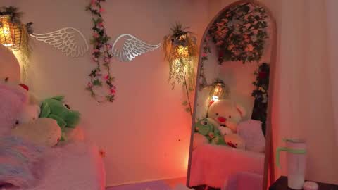 Isabella        online show from September 2025 07:48:02 PM