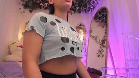 Isabella        online show from February 2026 11:42:02 PM