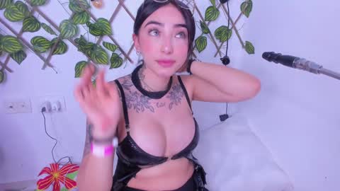 Snapshot of isa_redhair_ chatting on December 2024 07:36:01 AM ....  Connection time 900 pm to 500 amRest days Wednesday and Saturday online show from December 2024 07:36:01 AM