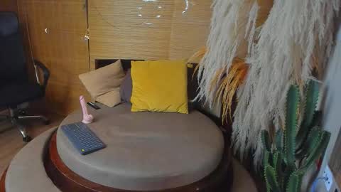 isaac_grimm online show from November 2025 04:47:01 AM