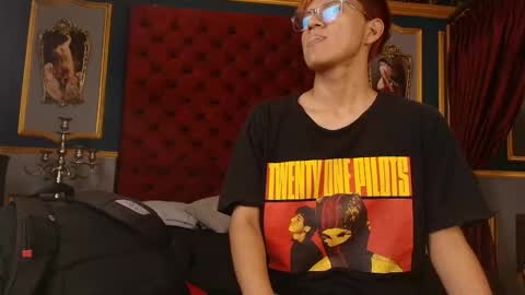 isaac_grimm online show from December 2025 03:01:02 AM