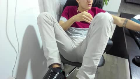 Isaac online show from October 2025 02:09:01 AM