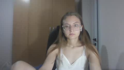 isabel_loveee online show from September 2025 07:59:01 PM