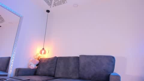 Isabela online show from February 2025 12:03:02 PM