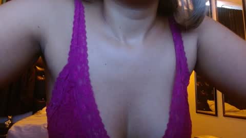Snapshot of isabela_oh chatting on December 2024 06:54:02 PM Isabela online show from December 2024 06:54:02 PM