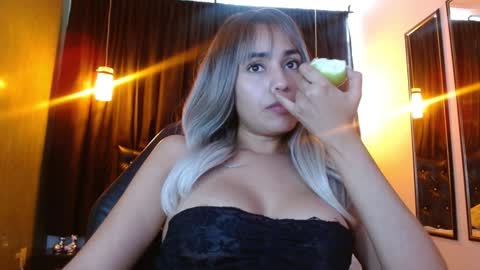 Snapshot of isabela_oh chatting on December 2024 01:39:02 PM Isabela online show from December 2024 01:39:02 PM