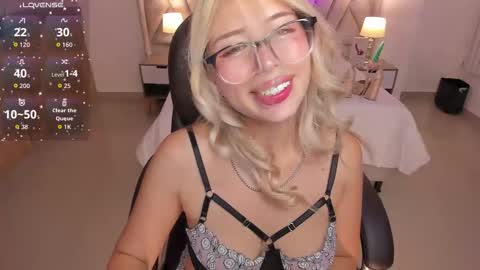 isabela romano online show from November 2025 04:53:01 PM