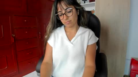 Snapshot of isabella22_1 chatting on May 2026 03:50:01 PM Isabella22 1 online show from May 2026 03:50:01 PM