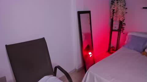 isabella online show from October 2025 05:32:02 PM