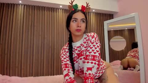 Snapshot of isabella_cooper9 chatting on December 2024 12:15:01 PM Isabella Cooper online show from December 2024 12:15:01 PM