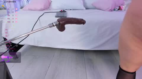 Isa online show from November 2025 04:11:01 AM