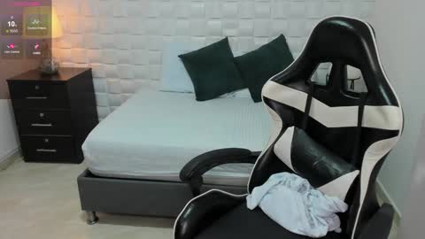 Isabel florez online show from December 2024 06:17:02 PM