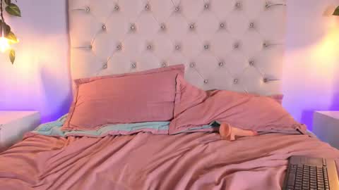   online show from October 2025 09:04:01 PM