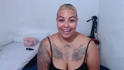 Snapshot of isabella_hots chatting on June 2026 01:59:01 PM estefania online show from June 2026 01:59:01 PM