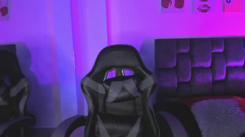 Isabella Moon9 online show from April 2026 12:17:01 PM