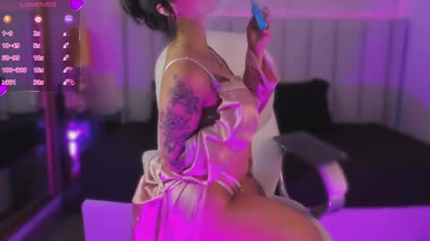 Isa  online show from February 2025 09:11:02 PM