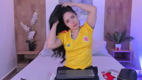 Snapshot of isabella_winkler chatting on July 2026 10:43:02 AM isabella_winkler online show from July 2026 10:43:02 AM