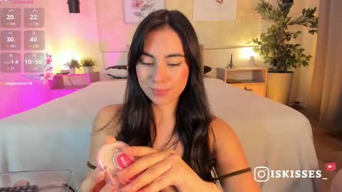 Snapshot of isabellasweet__ chatting on April 2026 03:52:01 AM online show from April 2026 03:52:01 AM