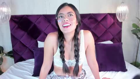 Snapshot of isabellax21 chatting on September 2025 04:36:02 AM Isa online show from September 2025 04:36:02 AM