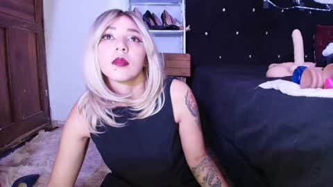 Snapshot of isabelle_sara chatting on June 2026 08:12:02 PM isabelle_sara online show from June 2026 08:12:02 PM
