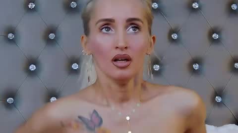 Snapshot of isabelleethan chatting on January 2025 03:09:02 AM IsabelleEthan online show from January 2025 03:09:02 AM