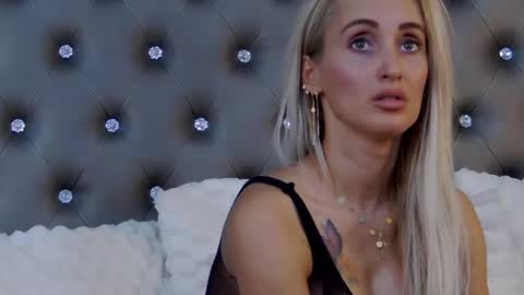 Snapshot of isabelleethan chatting on February 2025 05:53:02 AM IsabelleEthan online show from February 2025 05:53:02 AM