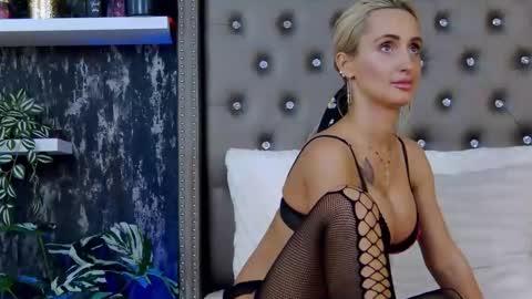 Snapshot of isabelleethan chatting on February 2025 09:20:02 AM IsabelleEthan online show from February 2025 09:20:02 AM