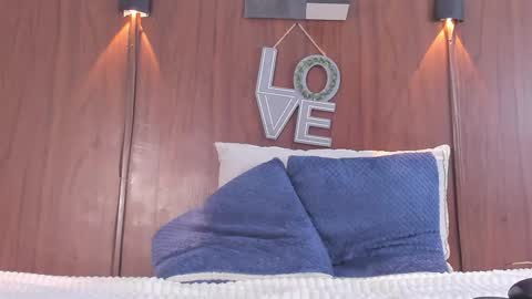 isabella online show from March 2026 07:32:01 PM