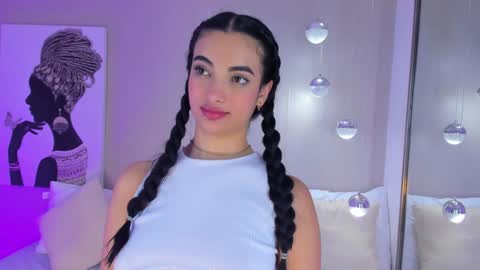 Snapshot of isamonroee chatting on December 2024 01:47:01 AM Isa Monroee online show from December 2024 01:47:01 AM