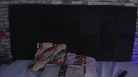 Snapshot of isamoon_ chatting on June 2026 12:42:01 PM Isa online show from June 2026 12:42:01 PM