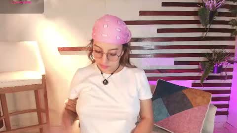 Snapshot of isamoon_ chatting on July 2026 12:42:02 PM Isa online show from July 2026 12:42:02 PM