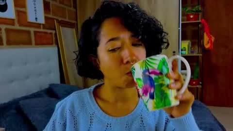 Isabela Paz online show from October 2025 12:57:02 PM