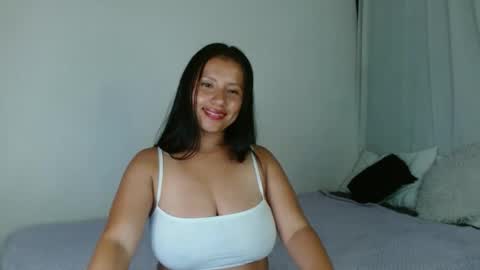 Snapshot of isis_cb17 chatting on February 2025 10:43:02 PM Isis online show from February 2025 10:43:02 PM