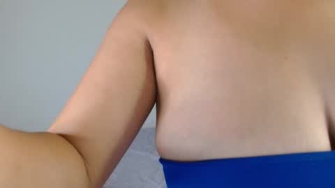 Snapshot of isis_cb17 chatting on February 2025 08:42:01 PM Isis online show from February 2025 08:42:01 PM