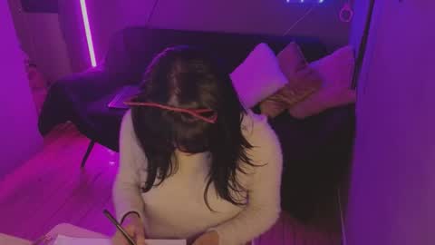 Ana Maria online show from December 2025 03:11:01 AM