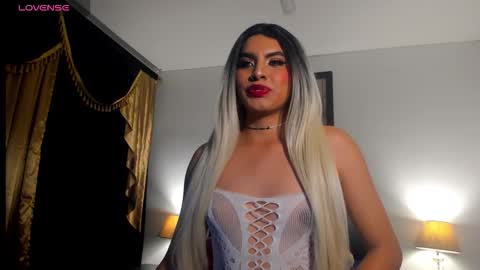isis_shine online show from September 2025 12:52:02 PM