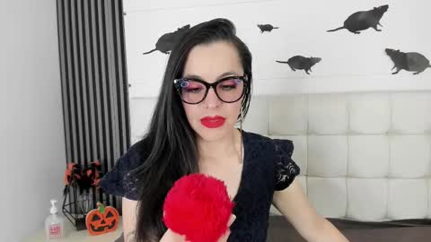 Isis Noir online show from October 2025 07:19:02 PM