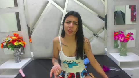 Snapshot of isisrousexx chatting on January 2025 09:19:02 AM isisrousexx online show from January 2025 09:19:02 AM