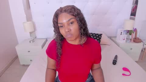 Snapshot of isla_scott chatting on September 2025 11:20:02 AM Vanessa online show from September 2025 11:20:02 AM