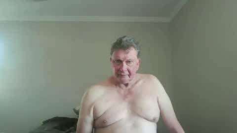 island625103 online show from October 2025 06:16:02 PM