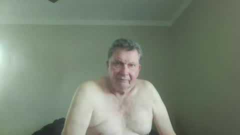 island625103 online show from October 2025 06:41:01 PM